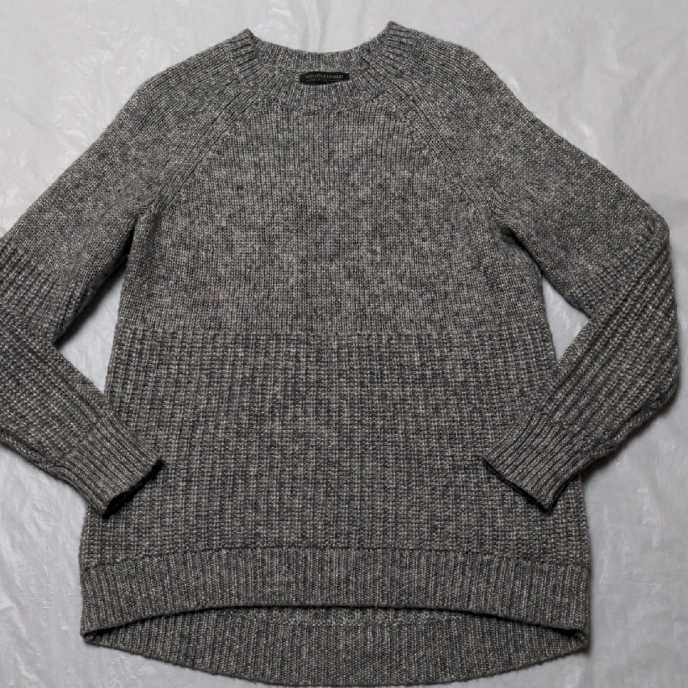 Banana Republic Italian Yarn Wool Silver Gray Crewneck Sweater Minimalist Sz S
